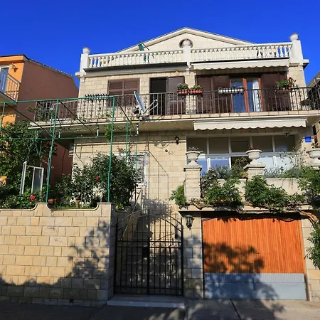 Apartment With A Parking Space Gradac, Makarska - 6825 Gradac (Split-Dalmatia)